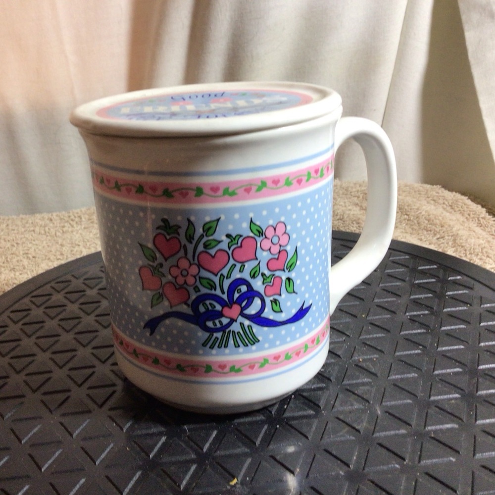 Giftco GOOD FRIENDS ARE FOREVER White W/Heart & Flowers Ceramic Coffee/Tea Mug